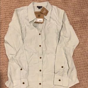 Patagonia woman’s long sleeved clean color top